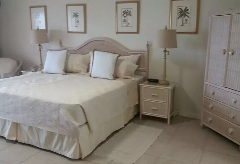 هتل Coral Sands Beach Resort