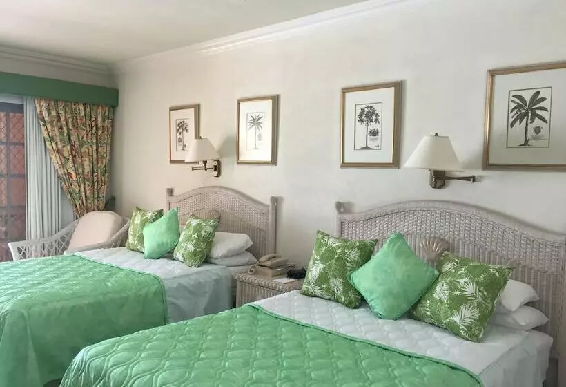 هتل Coral Sands Beach Resort