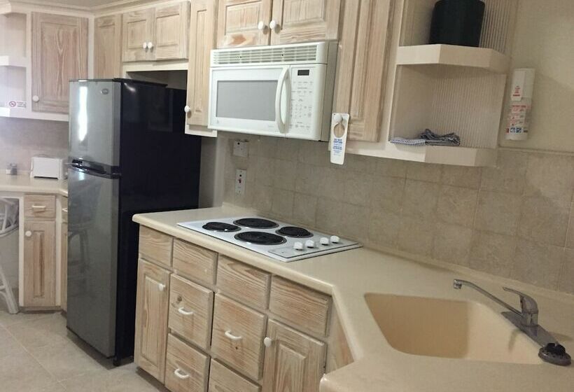 هتل Coral Sands Beach Resort