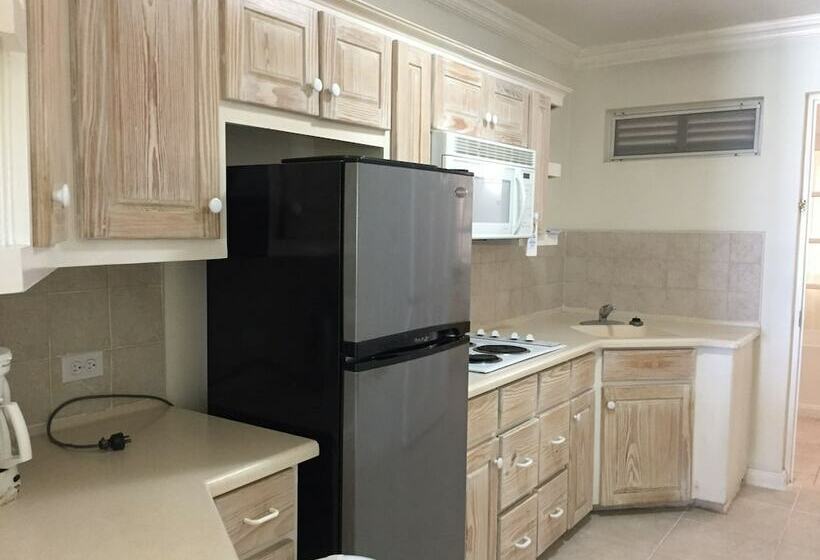 هتل Coral Sands Beach Resort