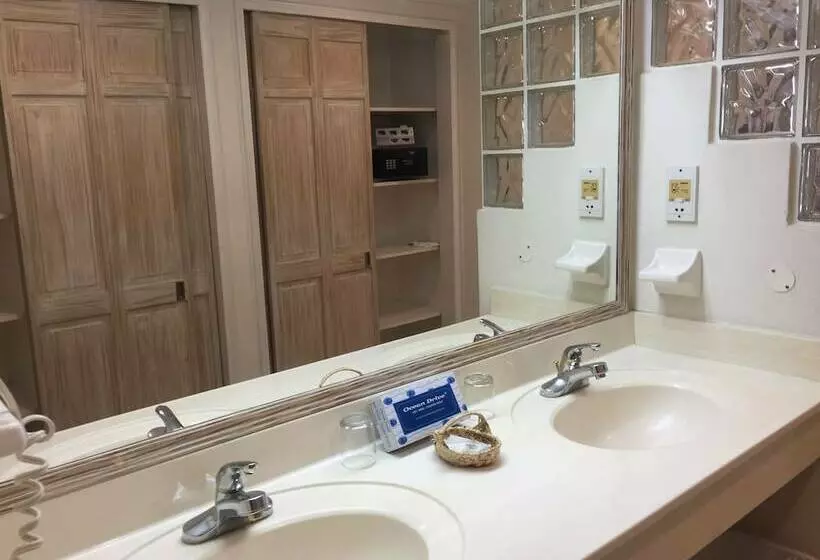 هتل Coral Sands Beach Resort