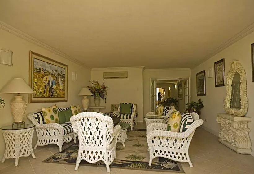 هتل Coral Sands Beach Resort