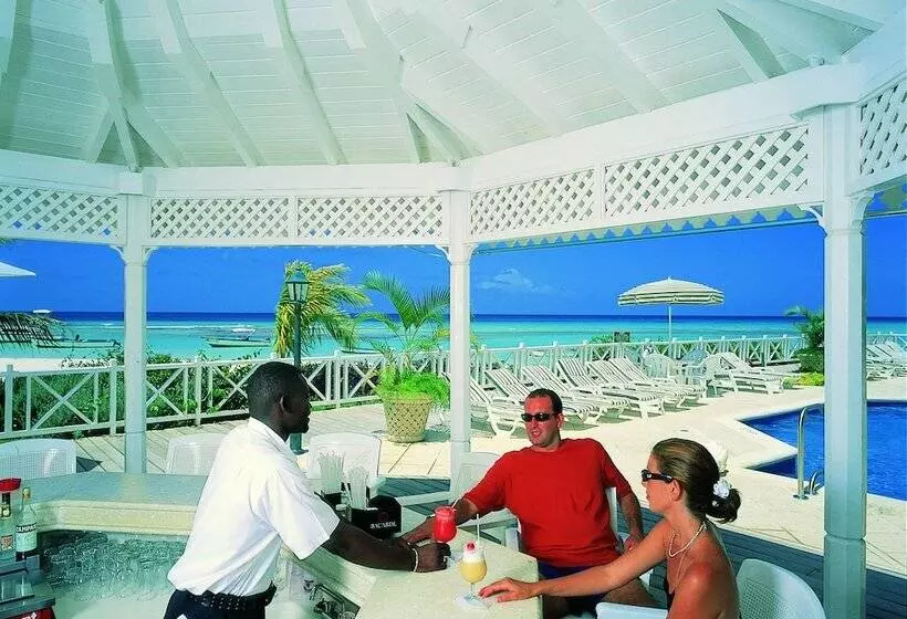 هتل Coral Sands Beach Resort