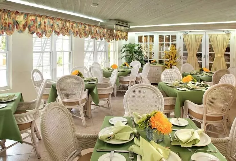 هتل Coral Sands Beach Resort