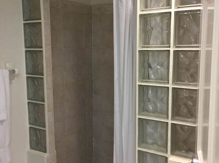 هتل Coral Sands Beach Resort