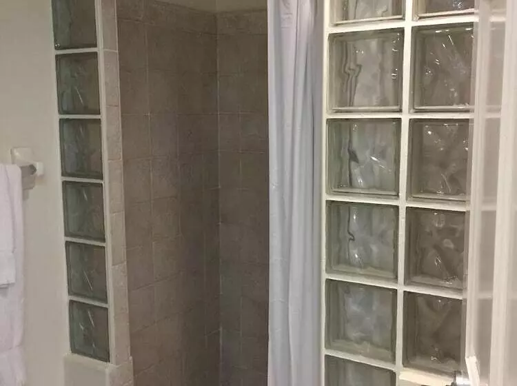 هتل Coral Sands Beach Resort