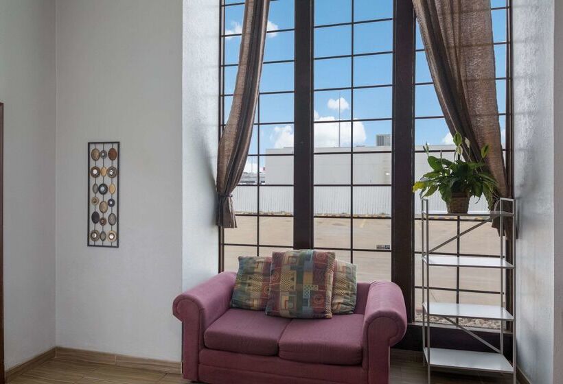 فندق Econo Lodge Near The Domain   The Arboretum