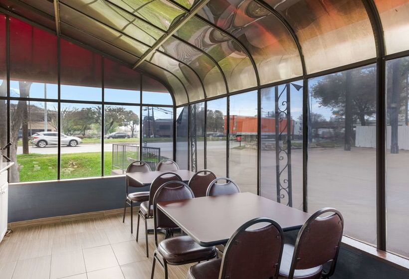 فندق Econo Lodge Near The Domain   The Arboretum