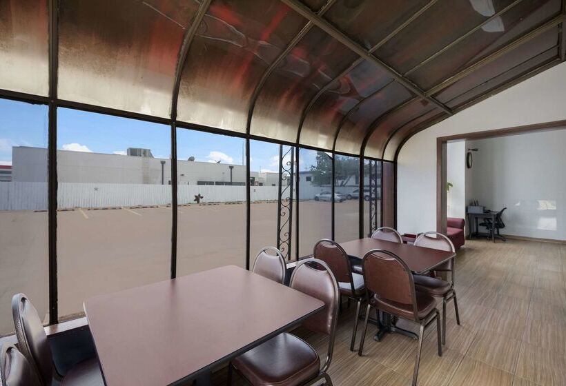 فندق Econo Lodge Near The Domain   The Arboretum