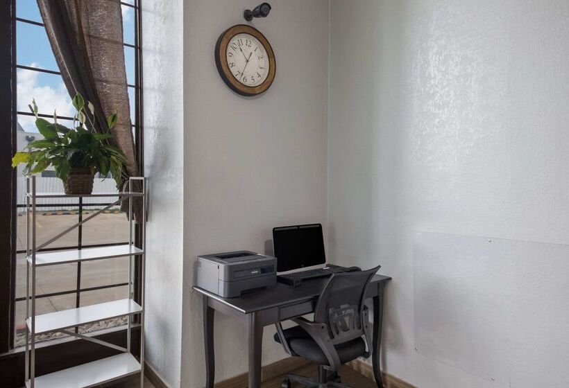 فندق Econo Lodge Near The Domain   The Arboretum