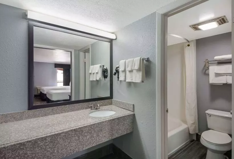 Otel Econo Lodge Near The Domain The Arboretum