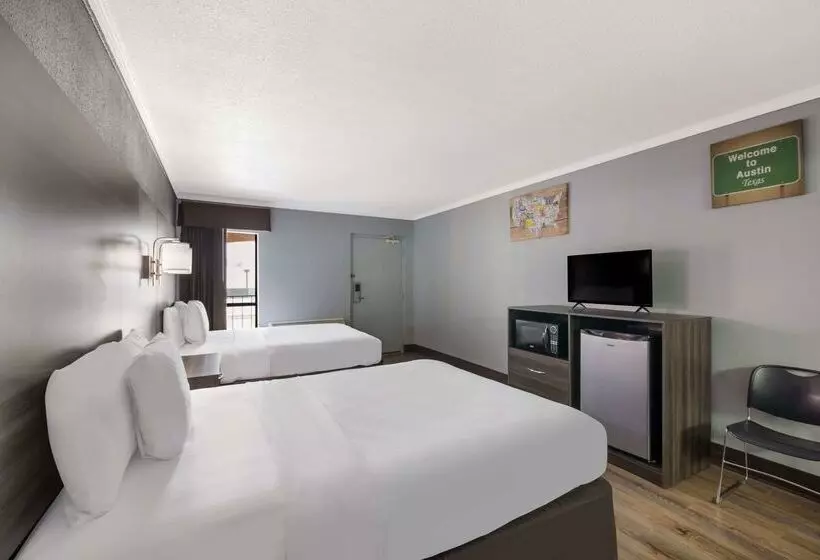 Otel Econo Lodge Near The Domain The Arboretum