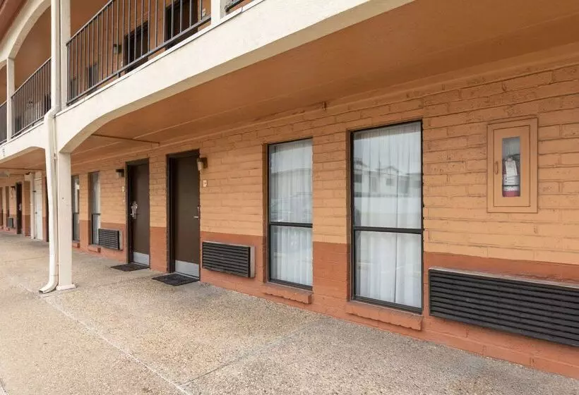 Otel Econo Lodge Near The Domain The Arboretum