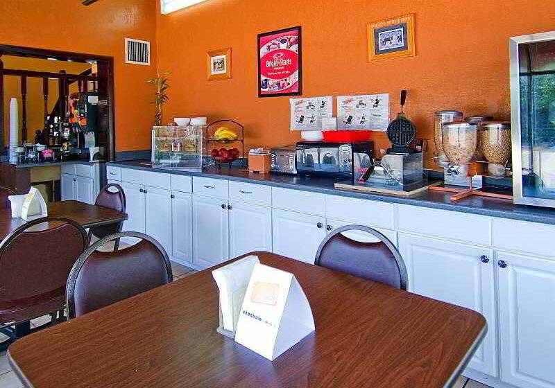 فندق Econo Lodge Near The Domain   The Arboretum