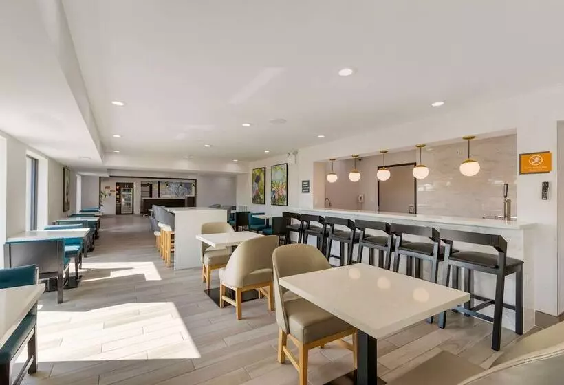 هتل La Quinta By Wyndham Des Moines West Clive