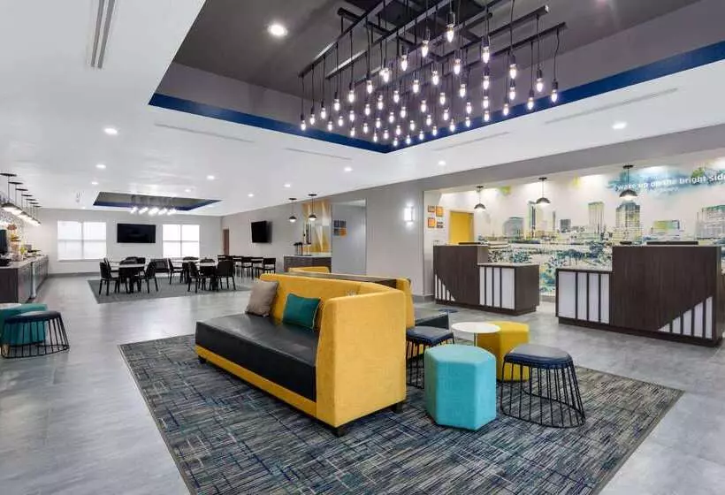 هتل La Quinta By Wyndham Tampa Central