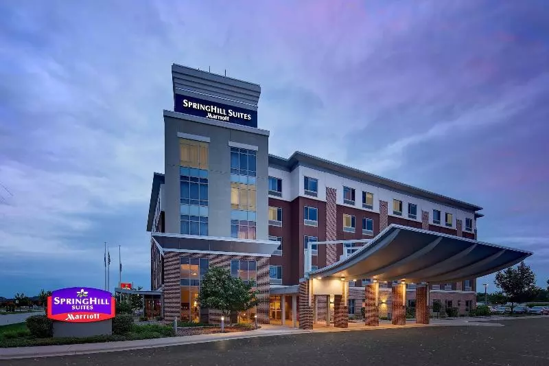 هتل Springhill Suites By Marriott Green Bay