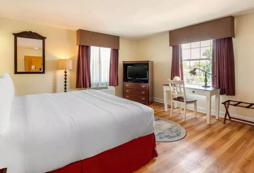 هتل The Carriage House Inn Newport