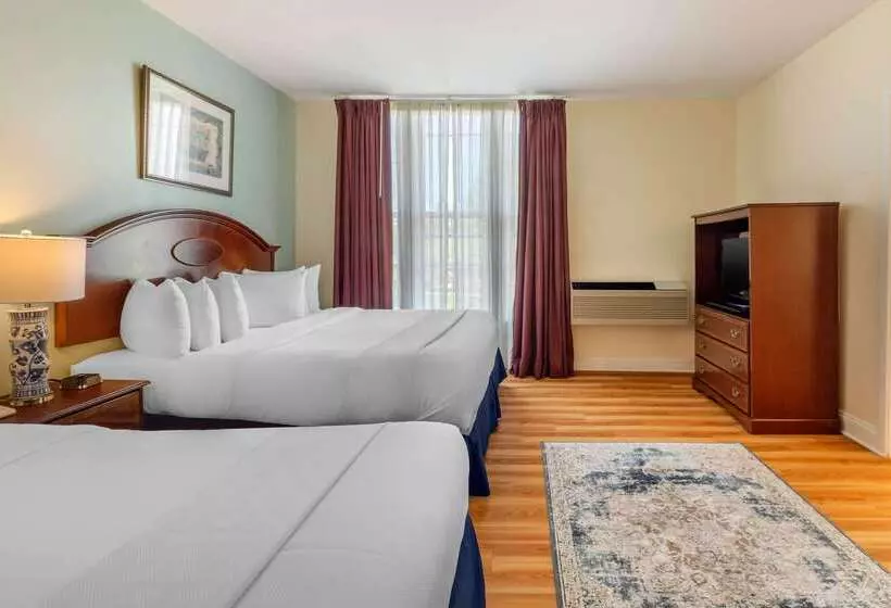 هتل The Carriage House Inn Newport