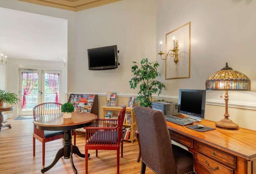 فندق The Carriage House Inn Newport