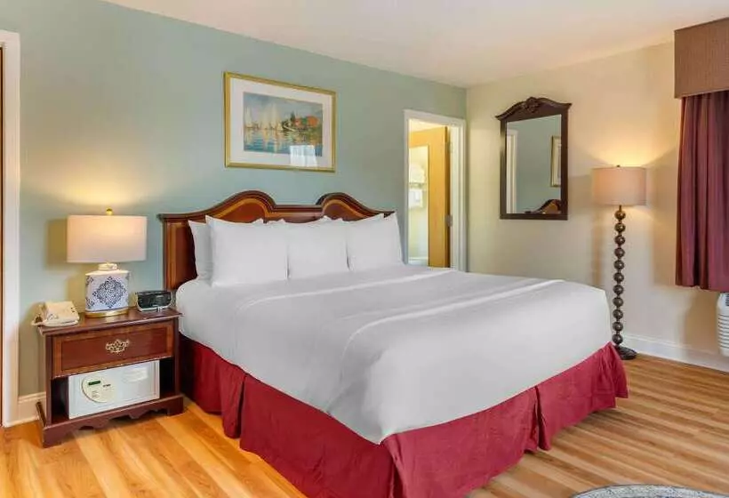 هتل The Carriage House Inn Newport