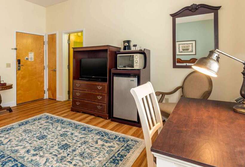 فندق The Carriage House Inn Newport