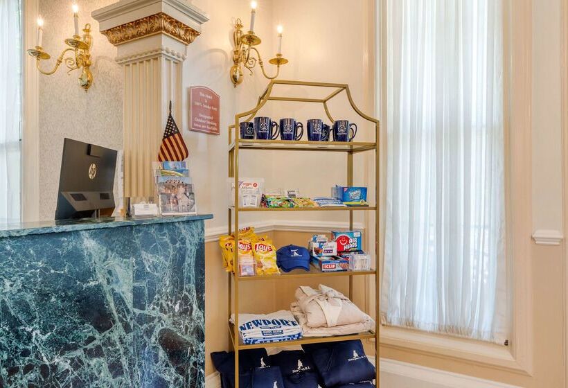 فندق The Carriage House Inn Newport