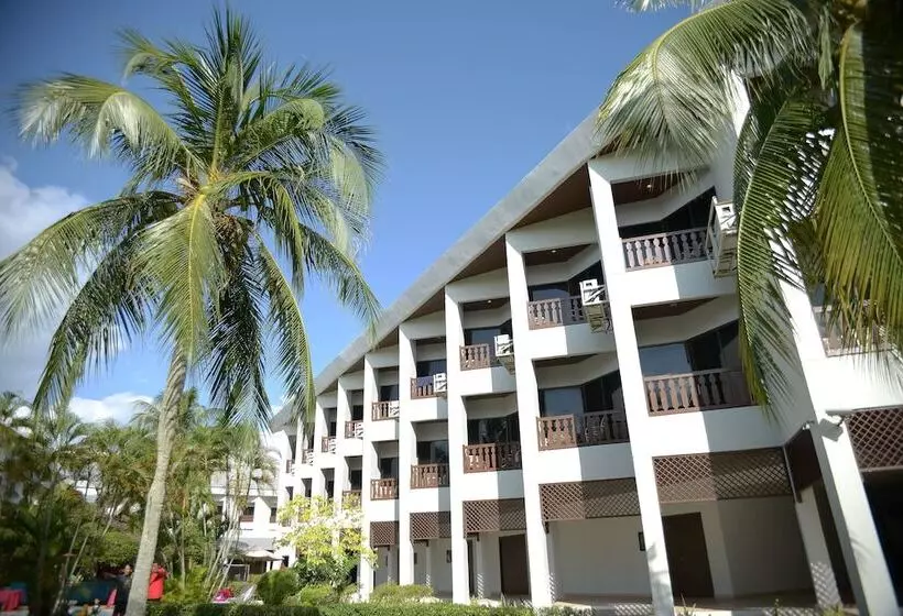 هتل The Grand Beach Resort Port Dickson