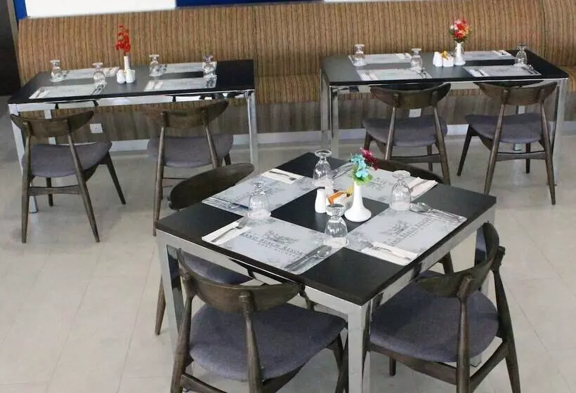 هتل The Grand Beach Resort Port Dickson