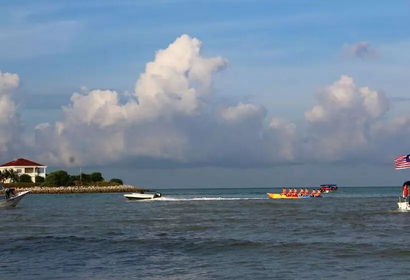 هتل The Grand Beach Resort Port Dickson