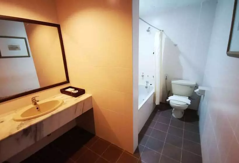 هتل The Grand Beach Resort Port Dickson