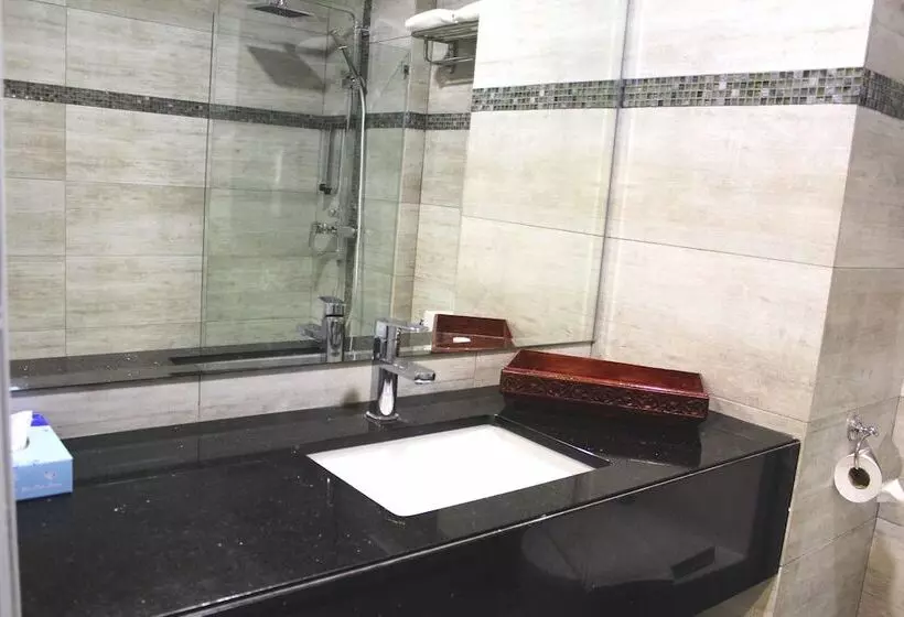 هتل The Grand Beach Resort Port Dickson