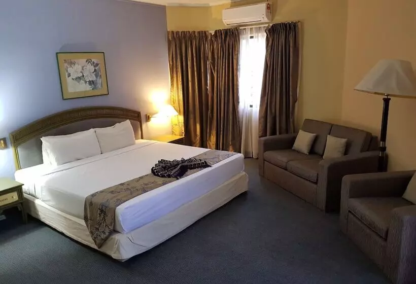 هتل The Grand Beach Resort Port Dickson