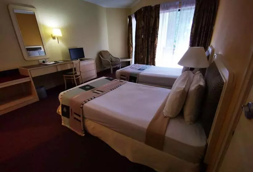 هتل The Grand Beach Resort Port Dickson