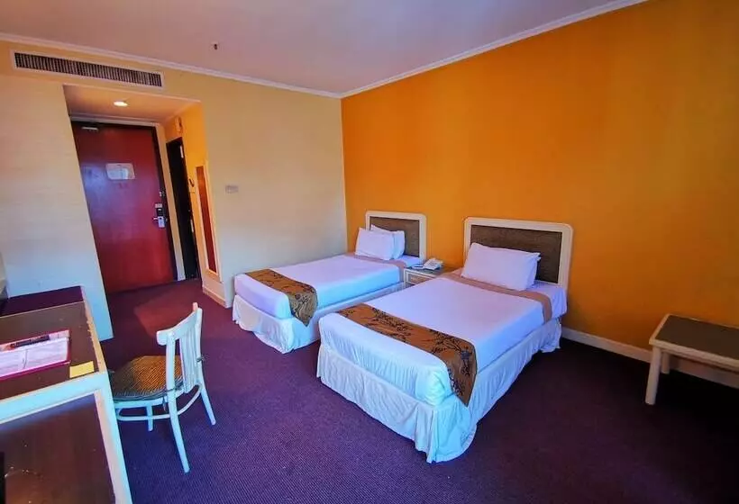 هتل The Grand Beach Resort Port Dickson