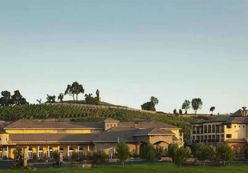 هتل The Meritage Resort And Spa