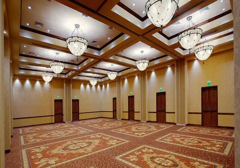 هتل The Meritage Resort And Spa