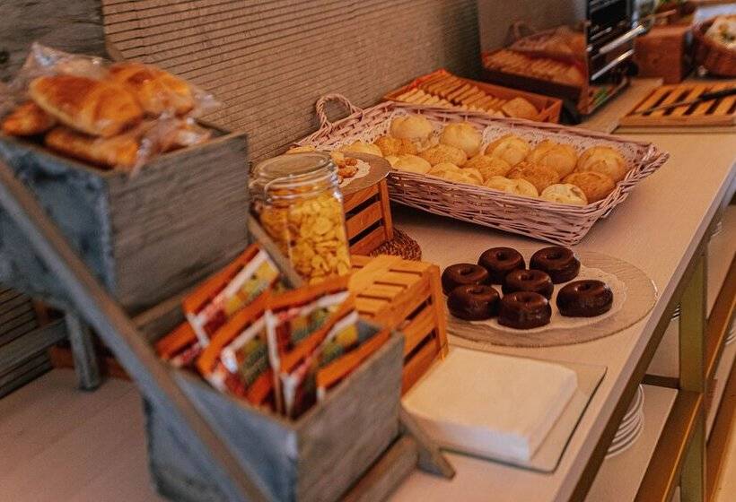 ホテル Yit El Postigo