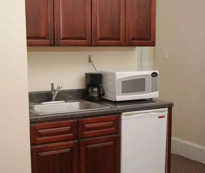 Imperial Court Hotel