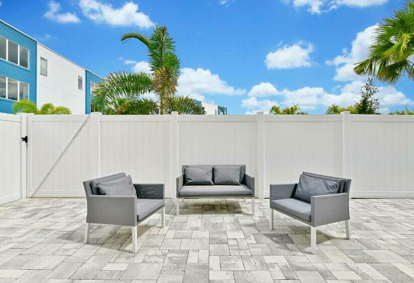 Beautiful Condo Near Disney W Hotel Amenities   7740 1 102