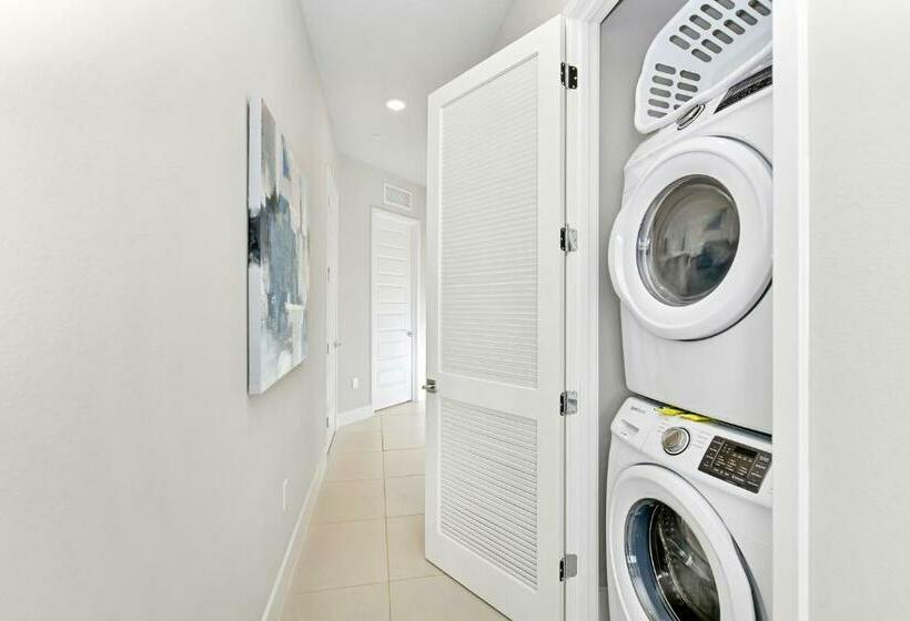 Beautiful Condo Near Disney W Hotel Amenities   7740 1 102