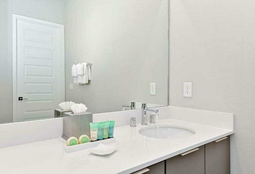 Beautiful Condo Near Disney W Hotel Amenities   7740 1 102