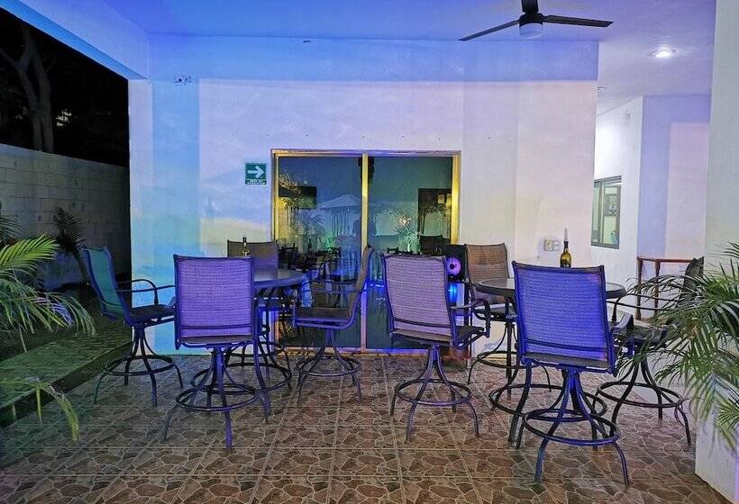 هتل Real Mercedes