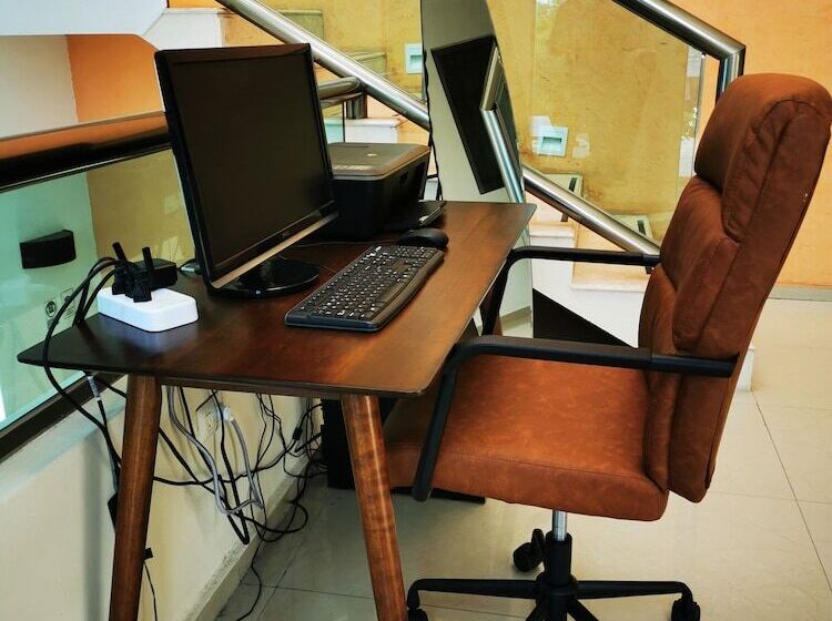 هتل Real Mercedes