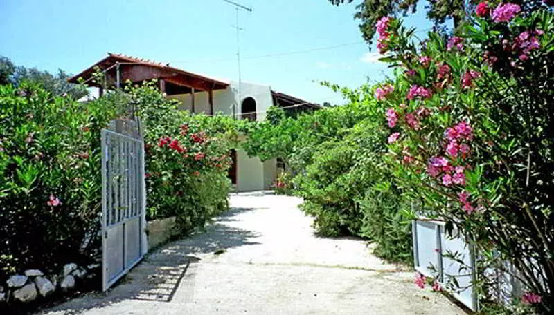 هتل Aris Studios & Apartments