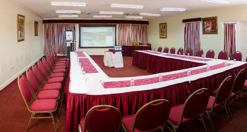 酒店 Bay Gardens Beach Resort & Spa