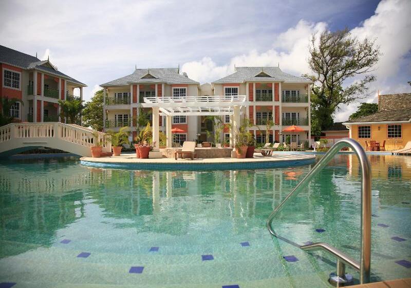 هتل Bay Gardens Beach Resort & Spa