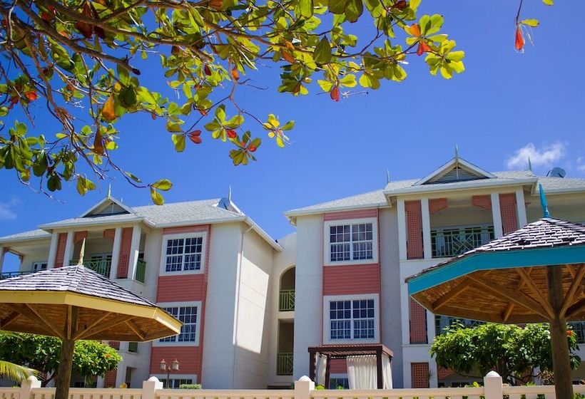 هتل Bay Gardens Beach Resort & Spa