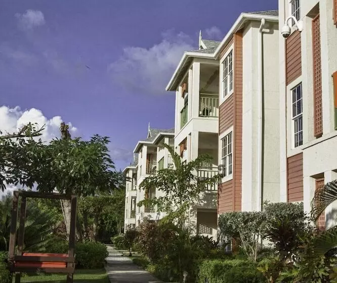 酒店 Bay Gardens Beach Resort & Spa