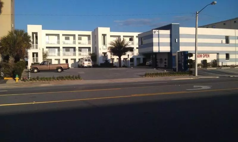 호텔 La Breeze Inn & Suites